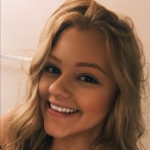 Meet your Posher, Abbey